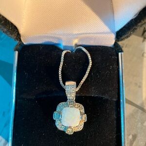 Elegant Opal Diamond White Gold Pendant + White Gold Necklace
